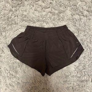 Lululemon Hotty Hot Low-Rise Lines Short 2.5”